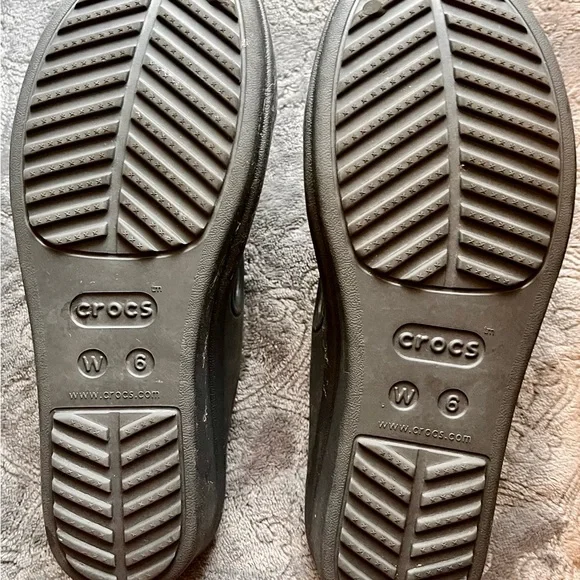 CROCS Women’s Metallic Gray Slip-On Sandals Size 6 - Picture 5 of 7